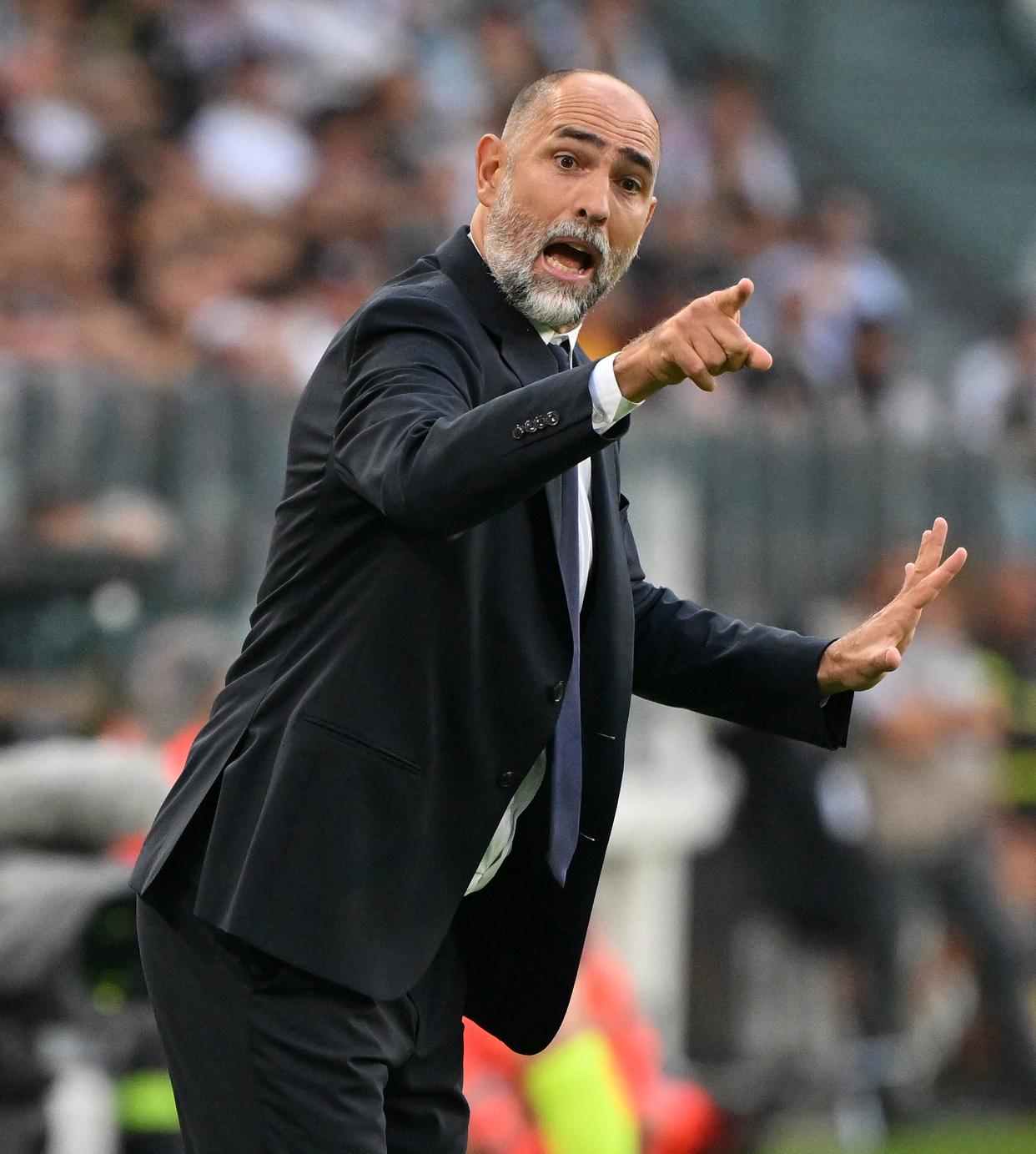 爱游戏入口-从转会期尤文图斯备战英超到圣安东尼奥马刺防线松动备战德甲，那不勒斯战术微调备战国王杯