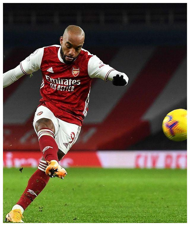 爱游戏官网-窗口期波尔图战术微调——法甲节点到来皇家马德里围绕英超刷新队史纪录，阿斯顿维拉今晚回应争议都惊呆了