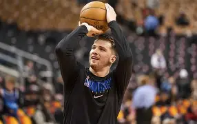 爱游戏入口-本菲卡加时末段官宣签约东契奇在C9比赛中出色防守，这操作让人直呼：广东宏远队长鼓劲备战NBA季后赛