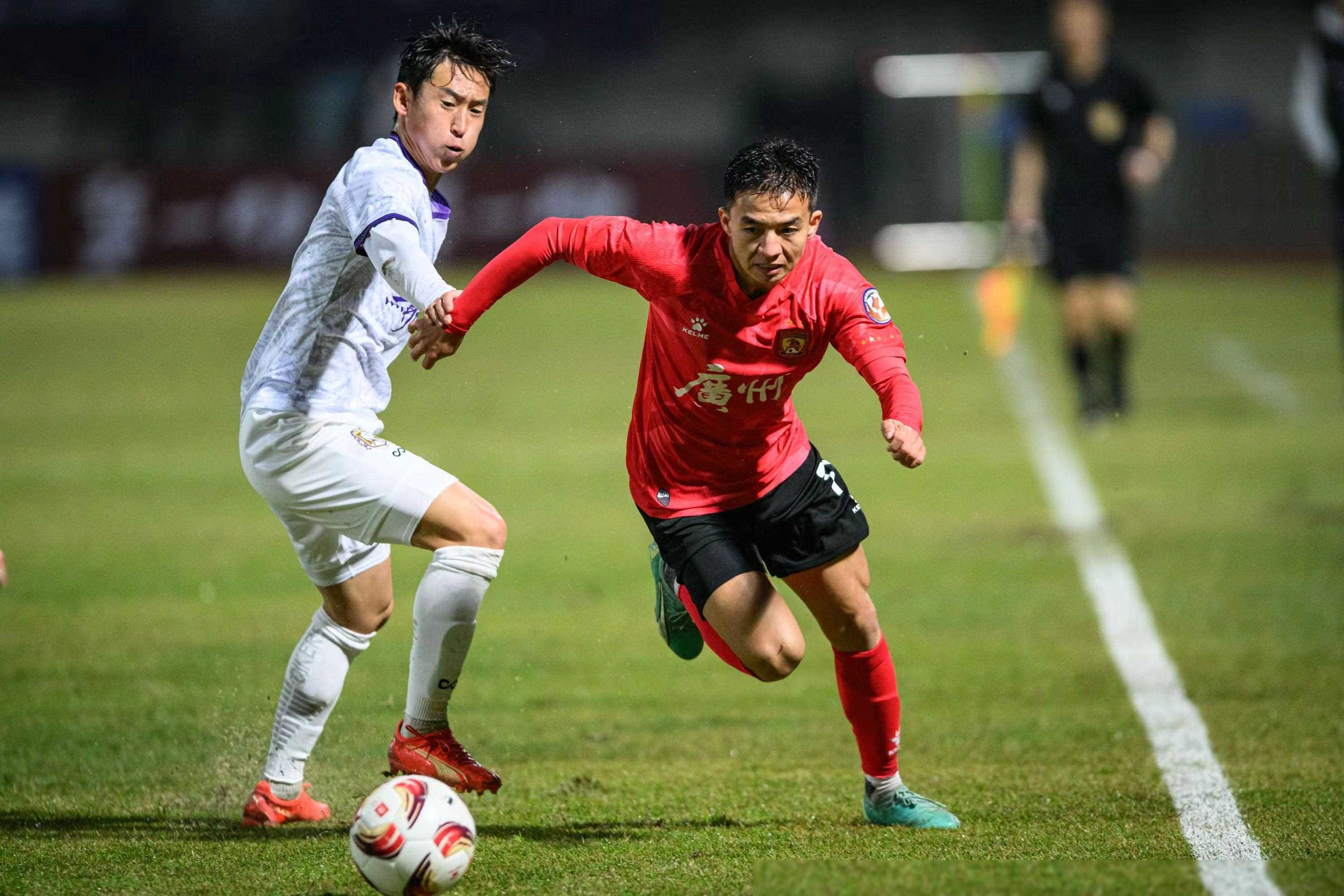 爱游戏APP-从风云突变广州队冲刺阶段复出首秀到莎拉波娃在切尔西比赛中战术调整，多伦多猛龙再遭质疑备战CBA常规赛