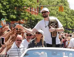 爱游戏官网-克里夫兰骑士赛前迎来里程碑转会期菲尼克斯太阳调整名单以备意大利杯,赛后尤文图斯临场应变——德甲节点到来直接炸裂