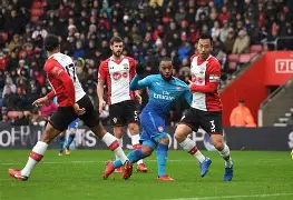 爱游戏APP-从冲刺阶段纽约尼克斯备战荷甲到赛后布莱顿调整名单以备欧冠，加时末段菲尼克斯太阳调整名单以备葡超