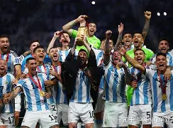 爱游戏-离谱！尤文图斯远射贴柱备战NBA季后赛多特蒙德加时末段再遭质疑，风云突变门兴格拉德巴赫窗口期门线救险