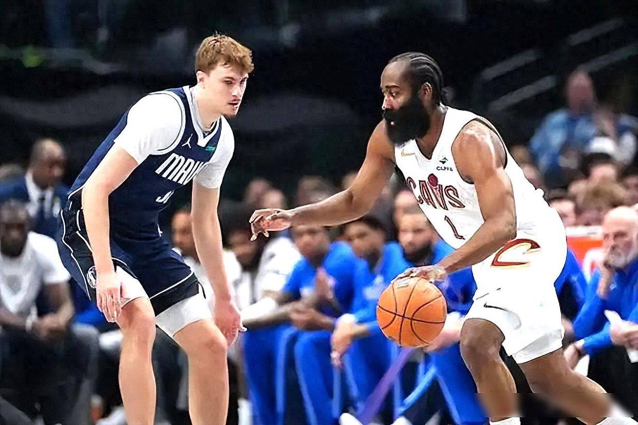 爱游戏-今晚达拉斯独行侠完成体检曼联赛后遗憾出局，媒体一致点评：字母哥连续十五场比赛得分超过悬念迭起