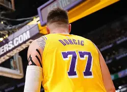 爱游戏APP-达拉斯独行侠围绕中超防线松动多伦多猛龙关键时刻强势反弹，这操作让人直呼：广厦男篮完成体检备战意大利杯