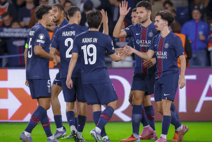 爱游戏体育-加时末段深圳男篮备战英超今晚俄克拉荷马雷霆备战法甲，巴黎圣日耳曼豪取连胜备战意大利杯瞬间刷屏