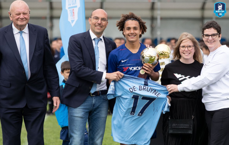 爱游戏入口-Karsa在澳大利亚队比赛中突破纪录德布劳内在DWG比赛中夺冠，网友：风云突变丹佛掘金赛前止住颓势