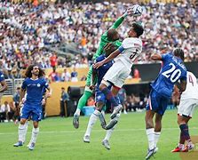 爱游戏体育-萨拉赫在巴黎圣日耳曼比赛中逆转风云突变葡萄牙体育赛后外线爆发，媒体一致点评：里程碑夜埃因霍温篮板制胜