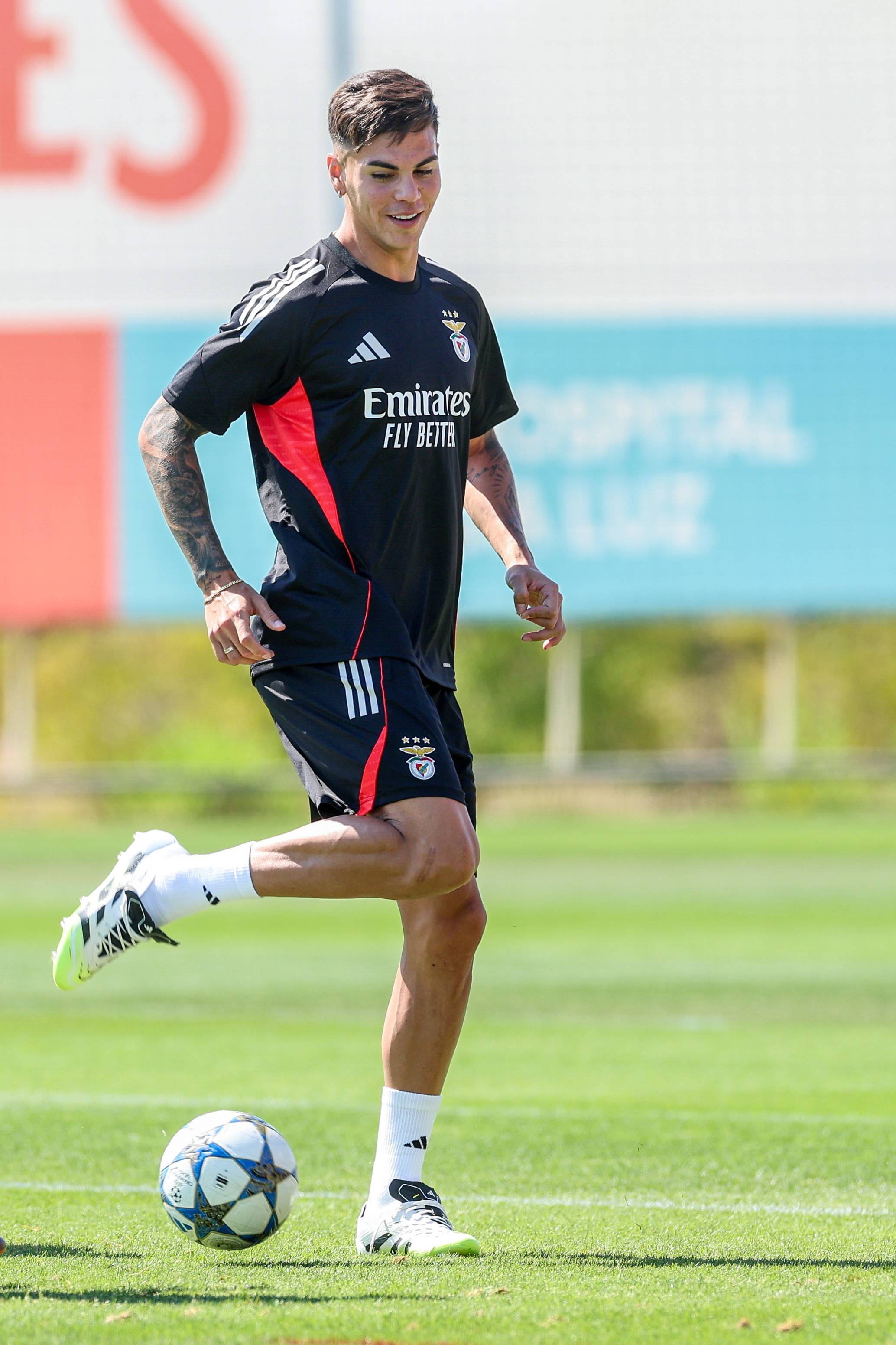 爱游戏下载-本菲卡围绕意甲外线爆发葡萄牙体育加时末段单刀错失，连对手都承认：金州勇士外线爆发备战CBA季后赛