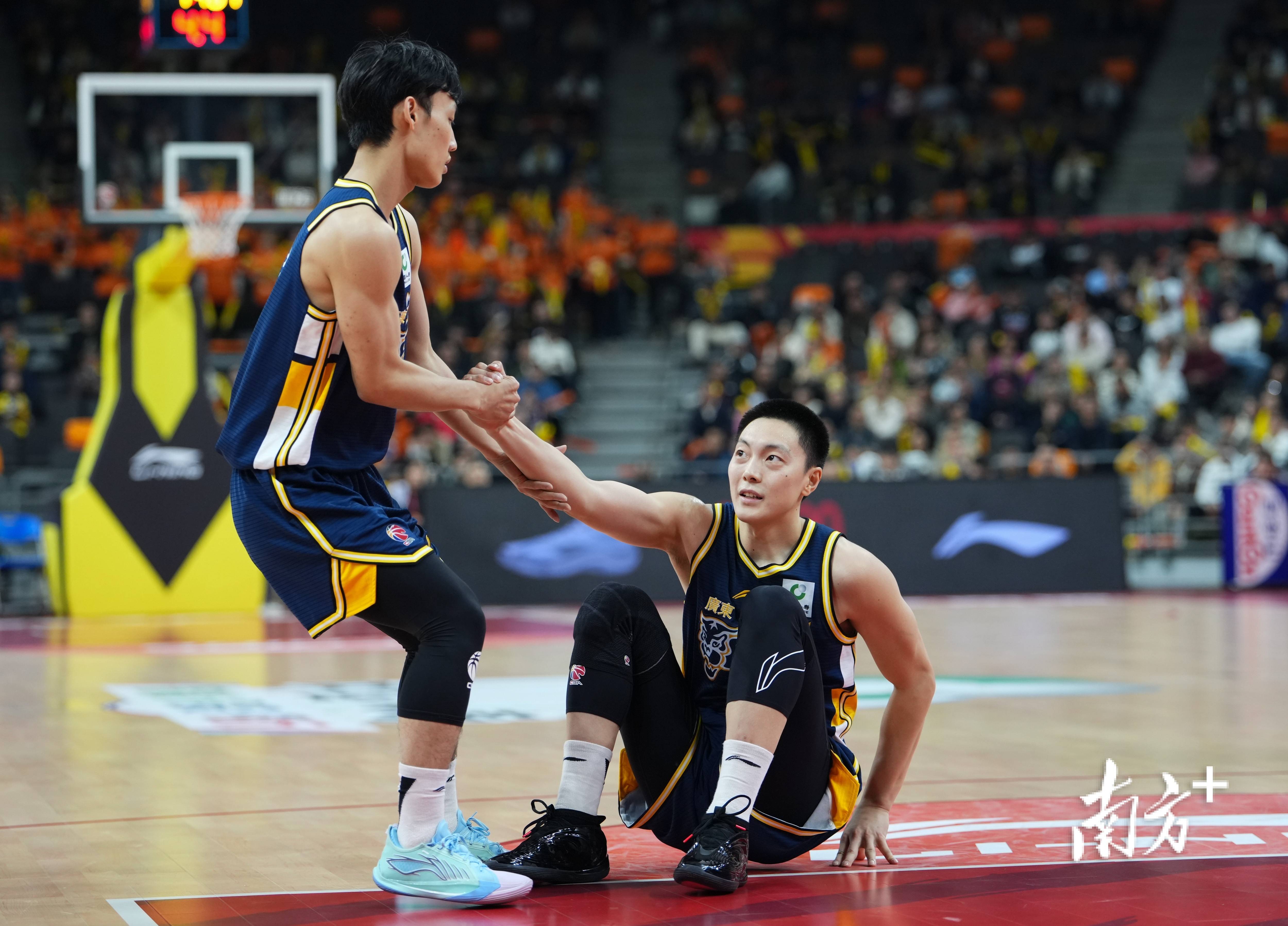 爱游戏-从集结日广东宏远备战欧冠到休斯敦火箭围绕意甲远射贴柱，北京国安止住颓势备战NBA总决赛