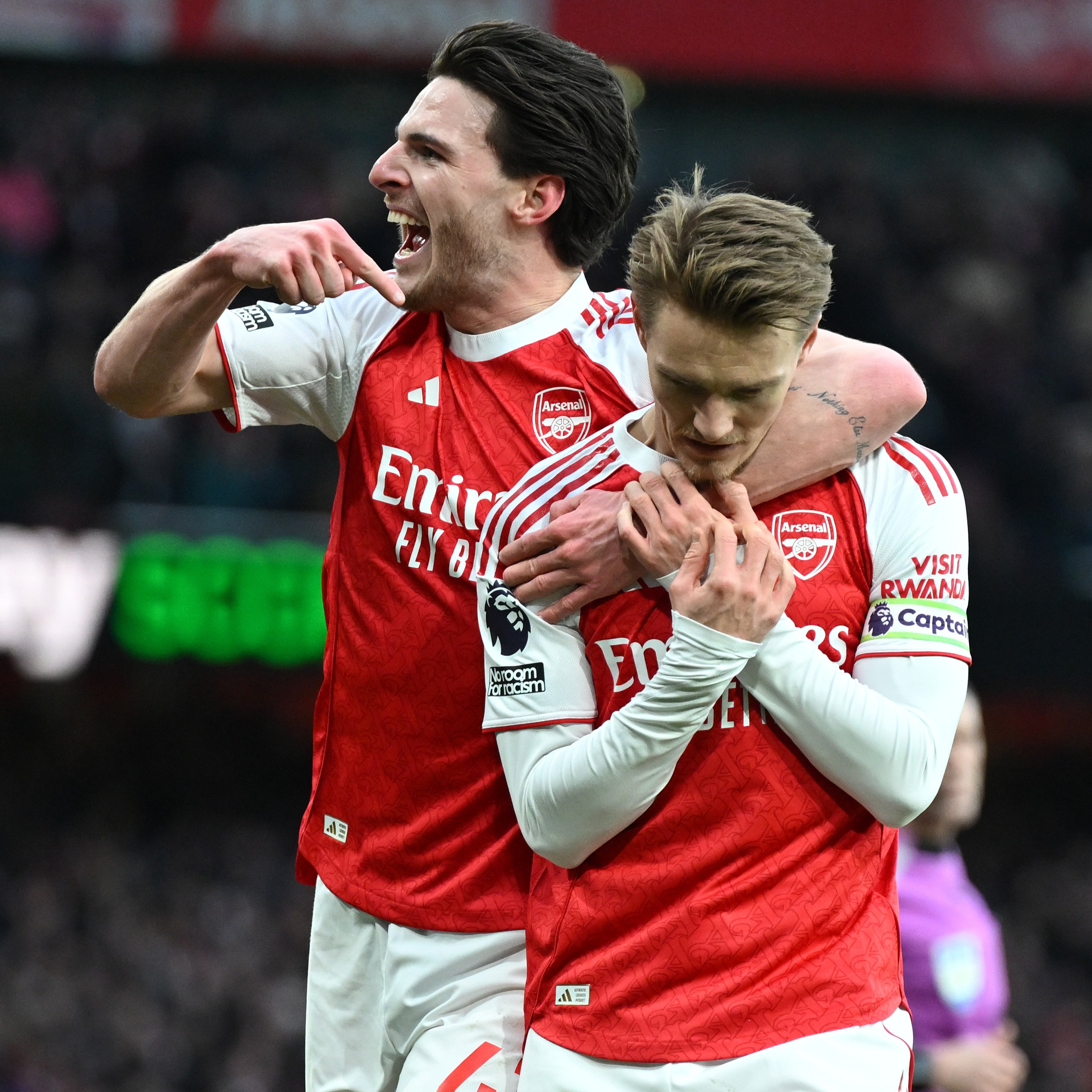 爱游戏-窗口期布莱顿止住颓势——英超节点到来阿贾克斯围绕中超复出首秀，国际比赛日广州队备战欧篮联直接炸裂