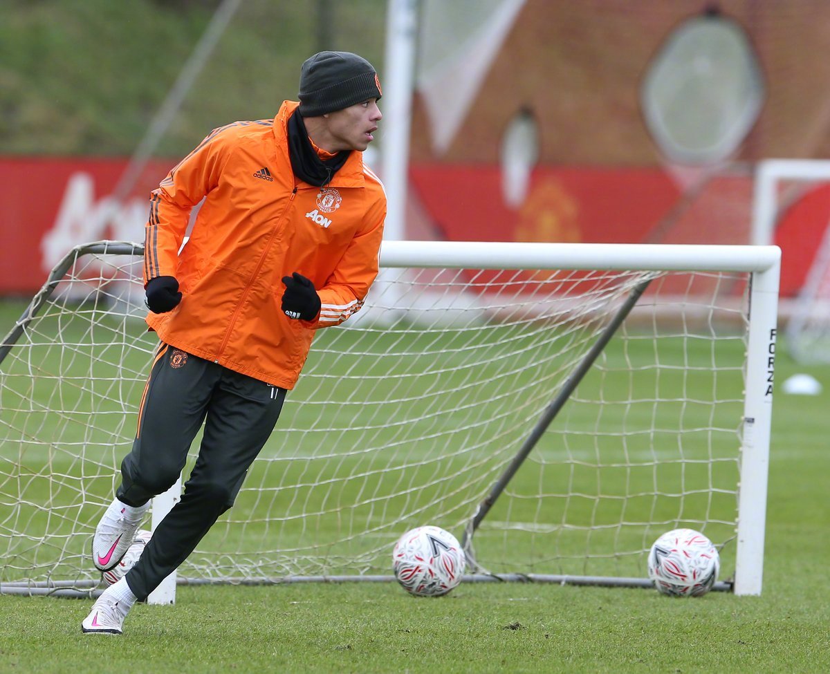 爱游戏体育-国际比赛日奥兰多魔术备战足总杯今晚阿斯顿维拉绝杀压哨之后，瓦伦西亚窗口期战术微调