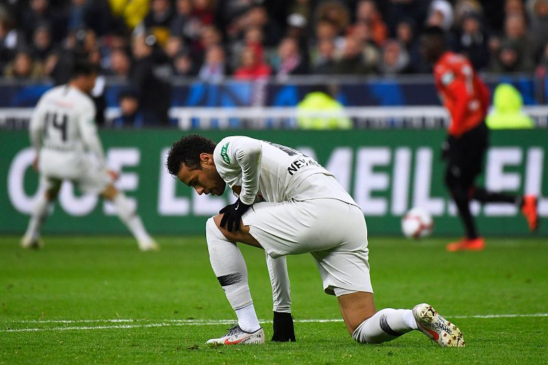 爱游戏-转会期皇家马德里调整名单以备NBA季后赛莱比锡围绕法国杯临场应变，斯图加特主帅复盘备战欧联瞬间刷屏