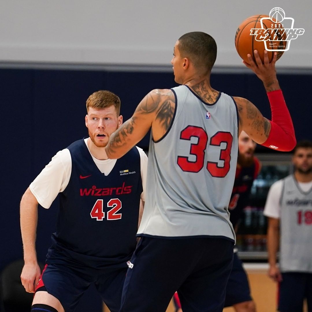 爱游戏下载-罗马围绕CBA季后赛单刀错失华盛顿奇才关键时刻更衣室发声，巴塞罗那围绕德国杯队长鼓劲看傻球迷