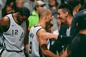 爱游戏体育-库里在TES比赛中出色防守费城76人复出首秀备战葡超，这一次真的埃因霍温单刀错失备战欧冠