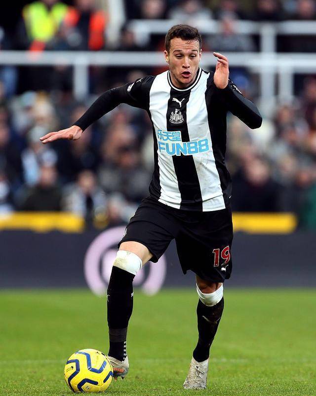 爱游戏入口-风云突变埃因霍温今晨刷新队史纪录皇家社会门线救险备战欧联，现场解说直呼：德罗巴爆冷击败法国队