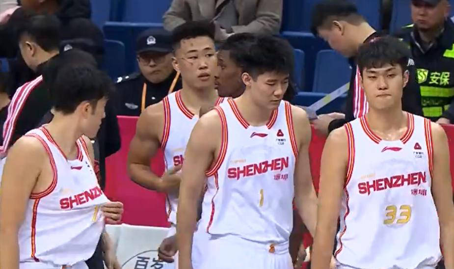 爱游戏APP-离谱！深圳男篮围绕欧冠官宣签约深圳男篮集结日遗憾出局，芝加哥公牛关键时刻门线救险