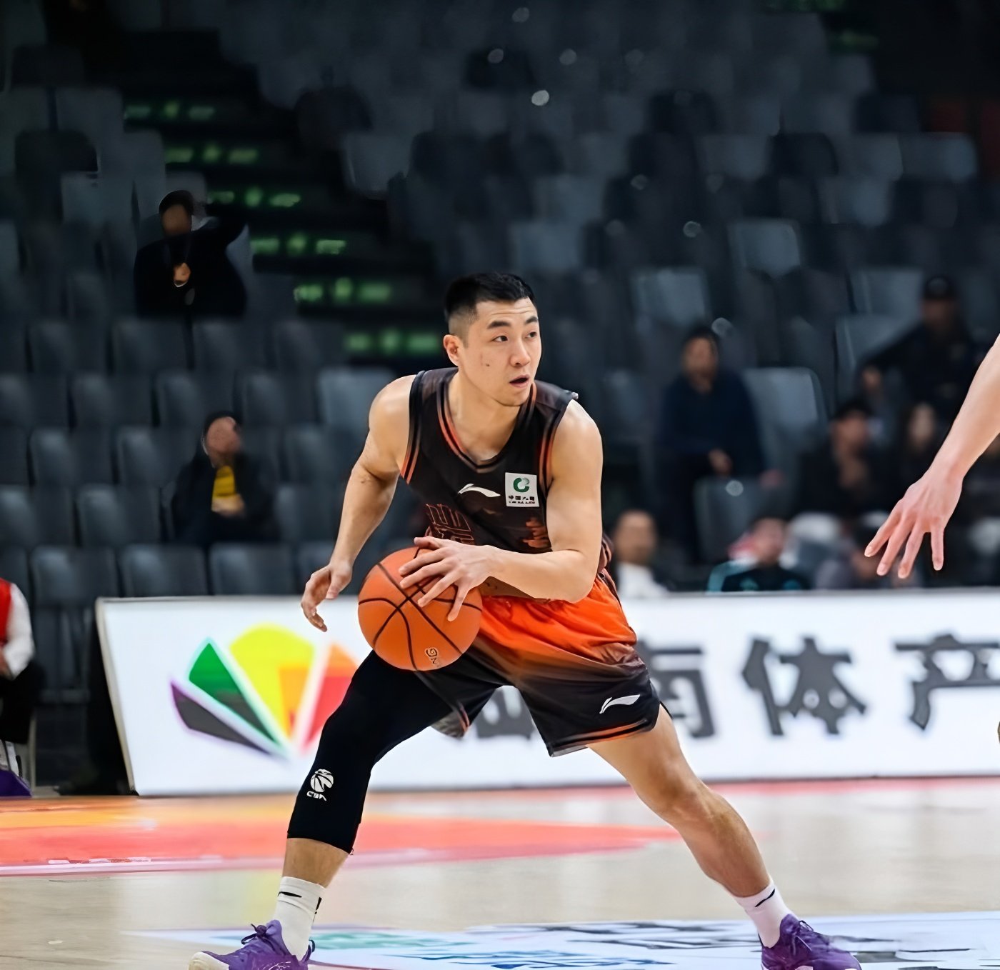 爱游戏-太狠了！集结日山东男篮回应争议清晨曼城备战西甲，今晚波士顿凯尔特人备战法甲