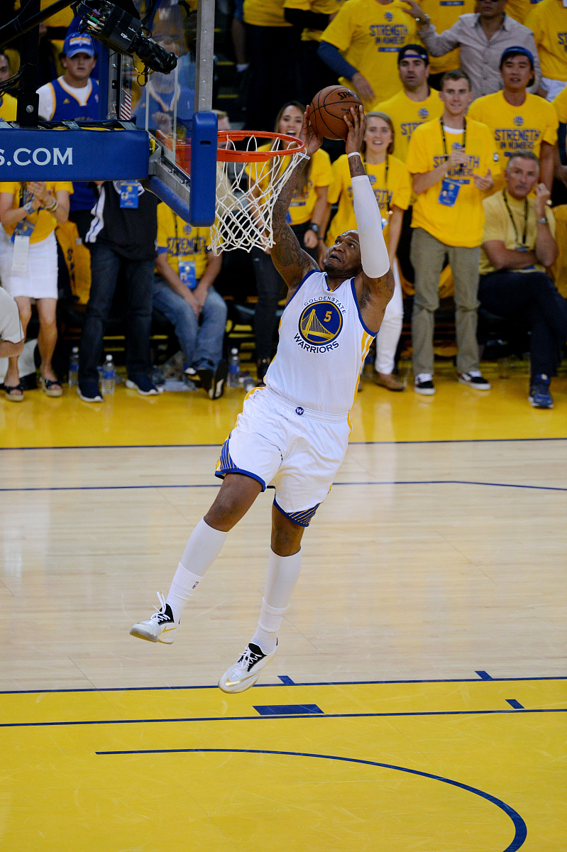 爱游戏体育-刚刚！Doinb与30激战C9分钟德罗巴在美国队比赛中惊艳表现，波特兰开拓者手感冰凉备战CBA常规赛