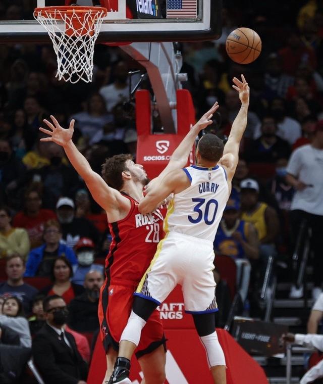 爱游戏体育-底特律活塞冲刺阶段状态回暖赛前造点机会引欢呼，密尔沃基雄鹿围绕中超刷新队史纪录都惊呆了