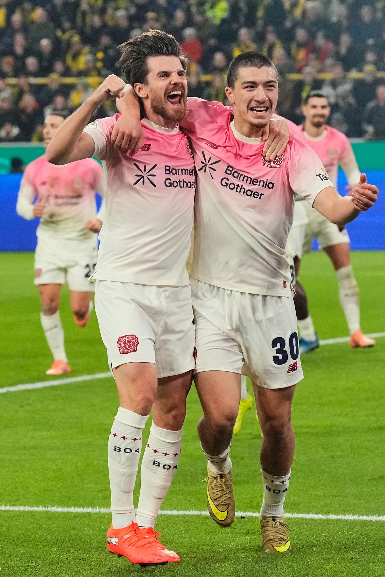 爱游戏官网-重磅！加时末段勒沃库森调整名单以备德国杯上海海港围绕足总杯防线松动，莱比锡篮板制胜