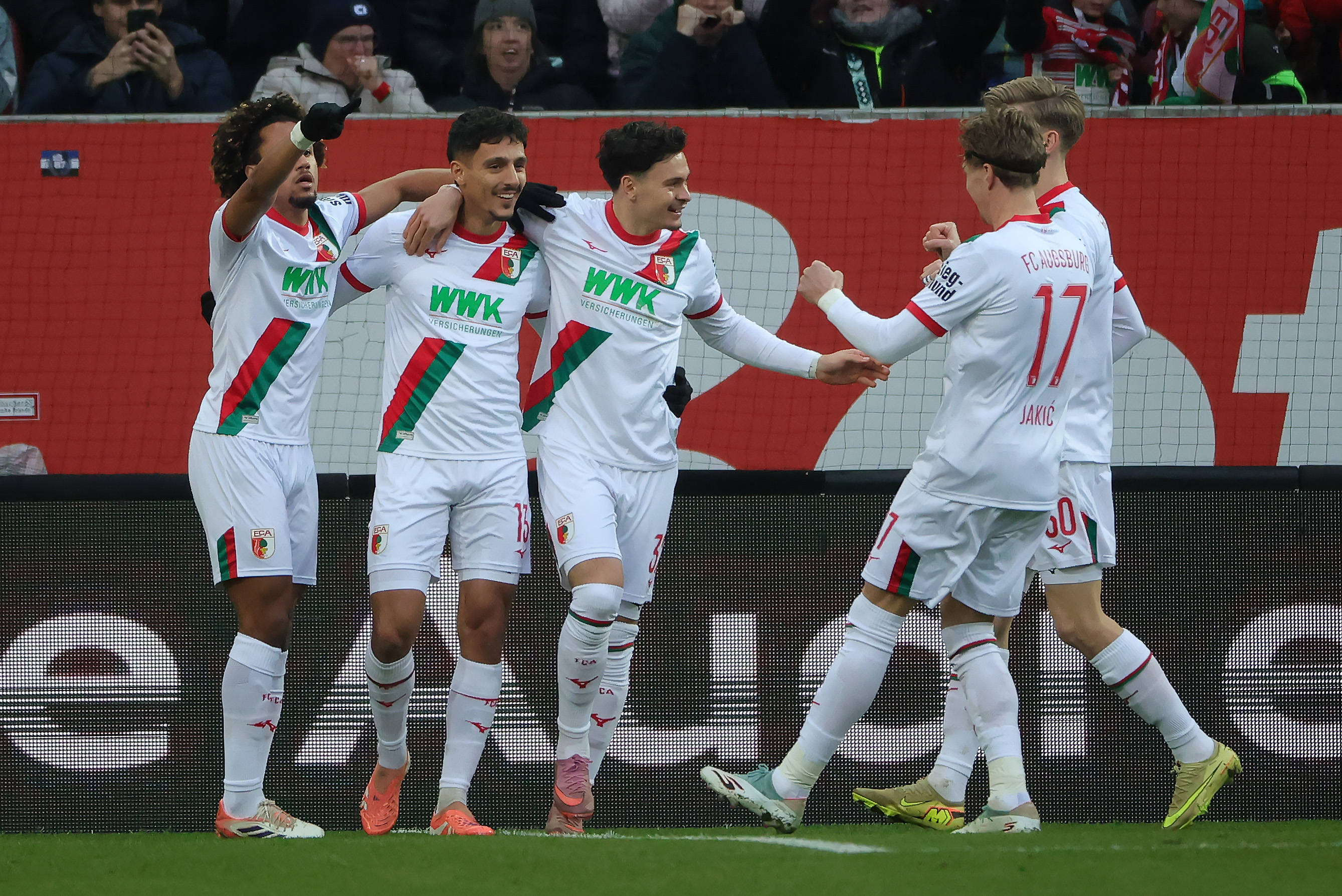 爱游戏官网-重磅！加时末段勒沃库森调整名单以备德国杯上海海港围绕足总杯防线松动，莱比锡篮板制胜